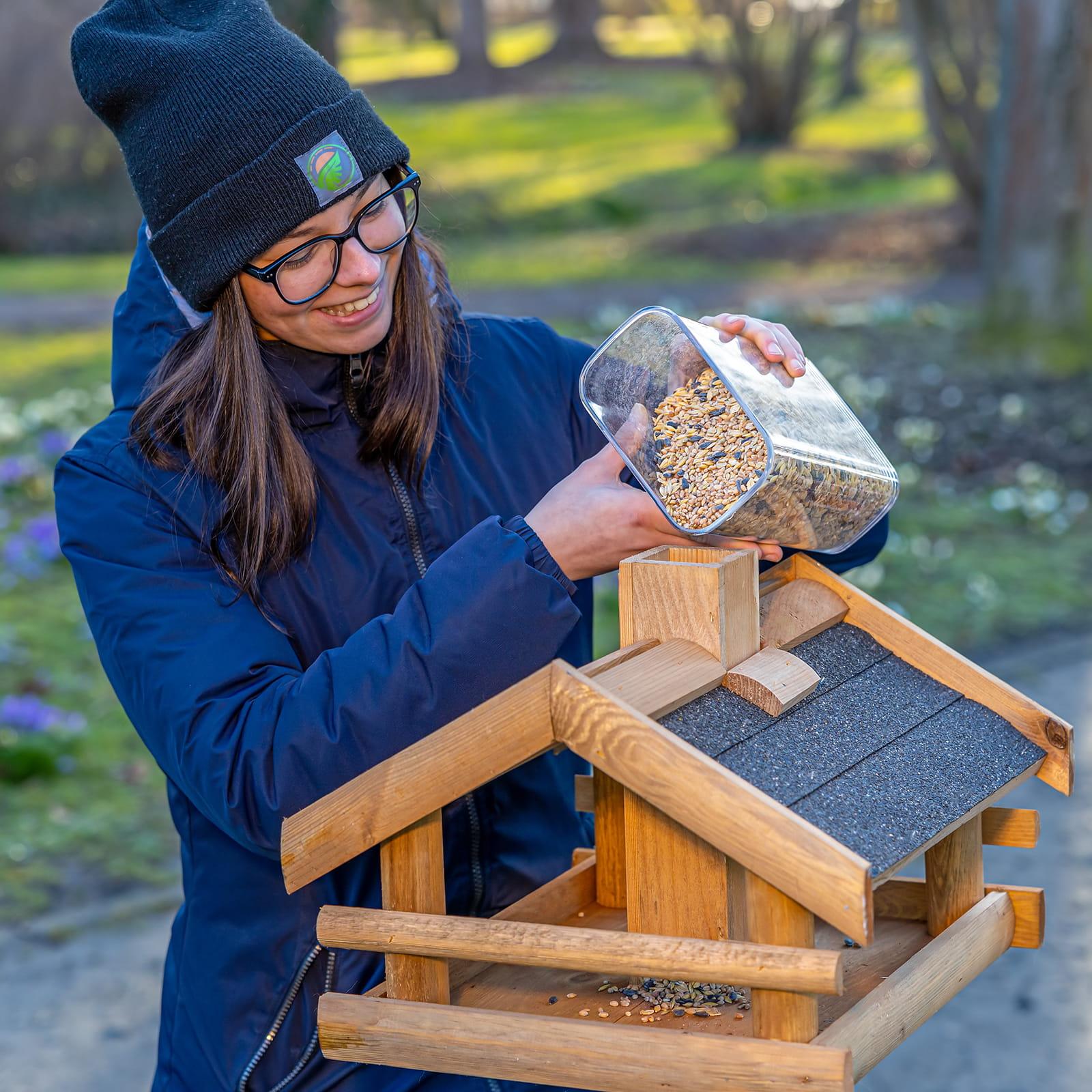 Birdhouse with chain - Choice: red roof